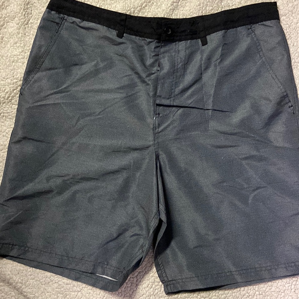 Carbon hybrid shorts size 36 in great condition.